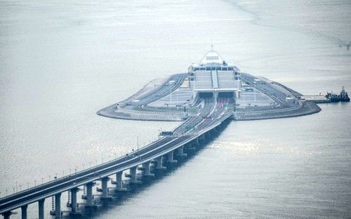 China a inaugurat cel mai lung pod maritim din lume: 55 de kilometri