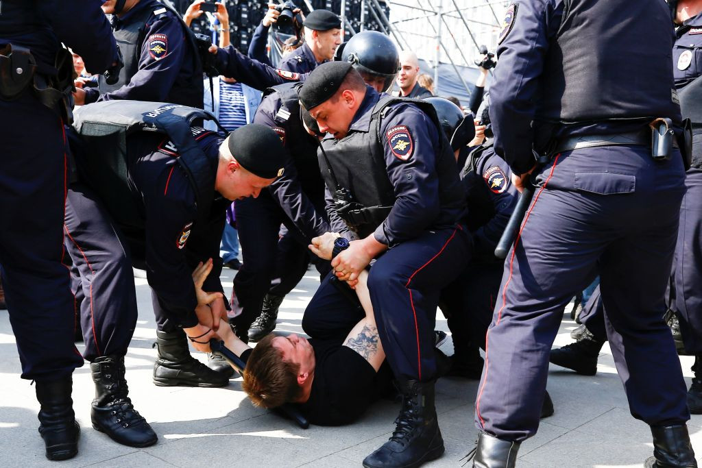 Proteste față de Putin în Moscova. 1.000 de persoane ar fi fost reținute