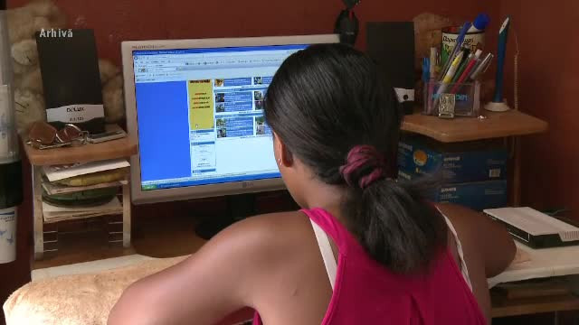 Guvernul a aprobat subvenţii pentru ca elevii şi studenţii să îşi ia computere