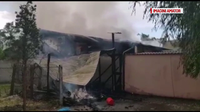 Acoperișul unui restaurant din Olt, distrus din cauza unui incendiu