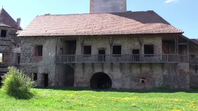 Locul din România care ascunde comori naturale şi un castel vechi de 4 secole