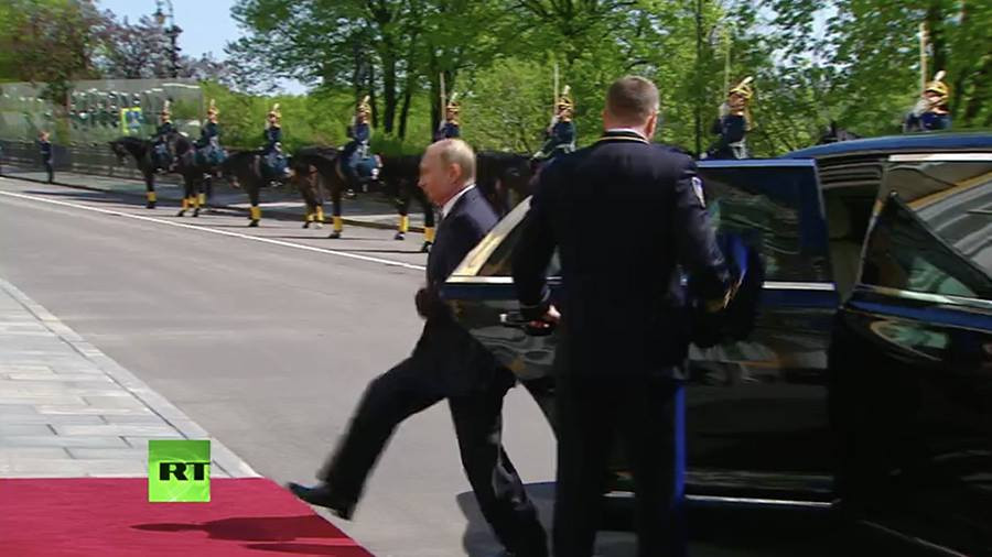 Noua limuzină a lui Vladimir Putin, prezentată oficial. Imagini cu ”Bestia rusească”