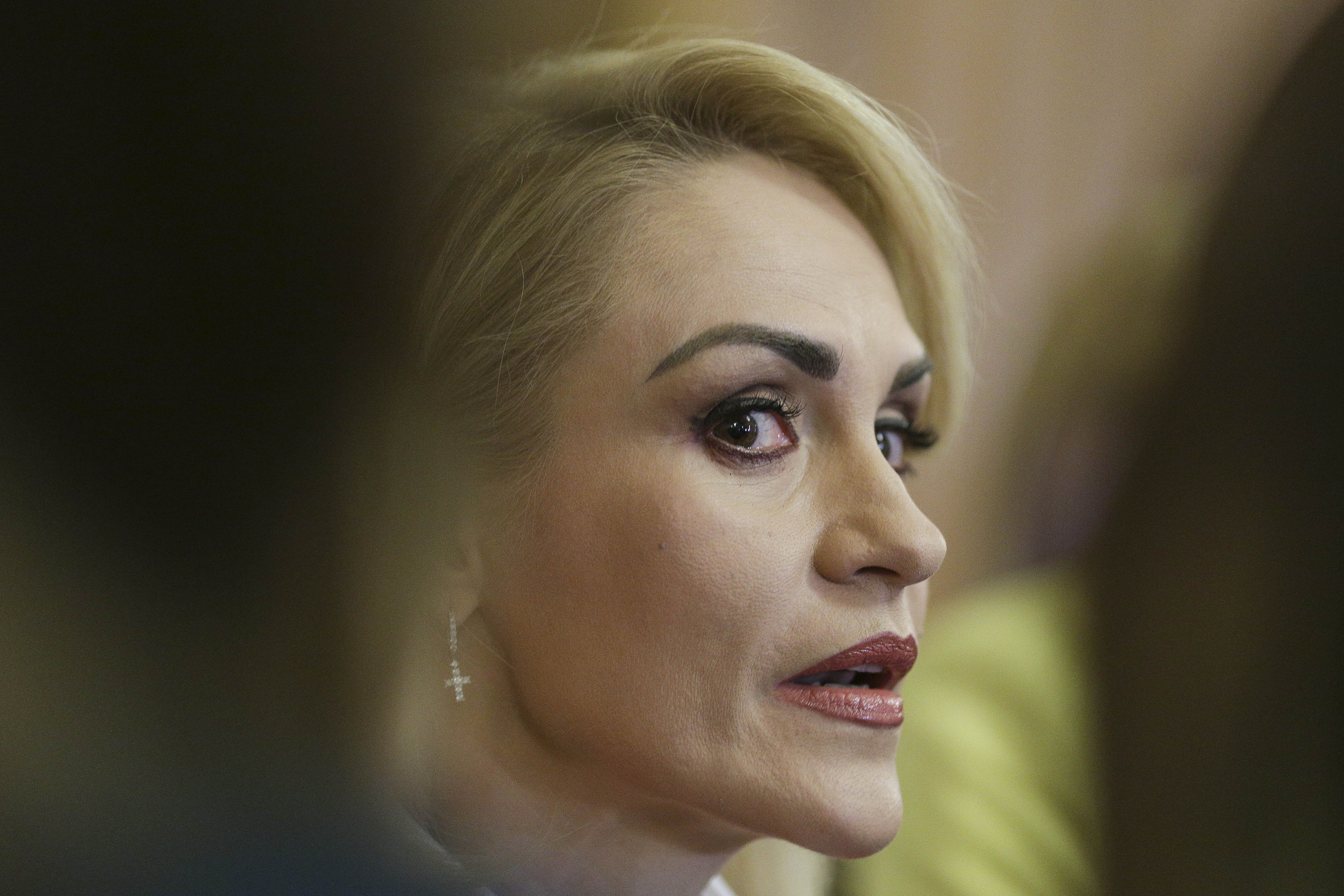 Gabriela Firea, reacție după declarațiile președintelui. "Caută conflictul cu lumânarea"