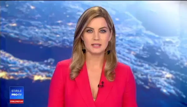 Un pui de urs a venit printre turişti, pe malul Lacului Sfânta Ana. Reacţia oamenilor