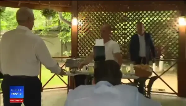 Bărbatul care a pierdut pariul cu Dragnea s-a prezentat la sediul PSD cu o navetă de bere