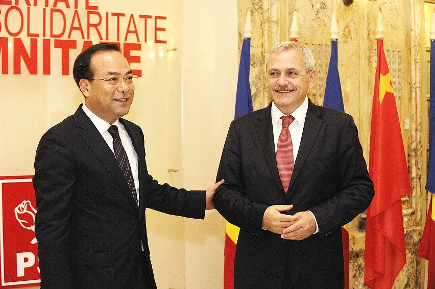 Unul dintre cei mai importanţi lideri comunişti din China, închis pe viaţă pentru o mită astronomică