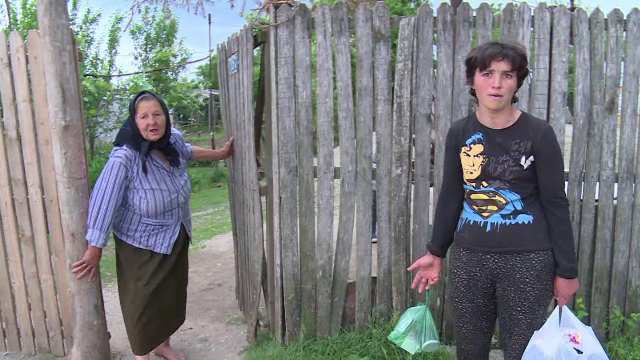 Peripețiile prin care a trecut o familie la parastas. Au sunat la poliție să reclame un furt, dar banii erau în casă