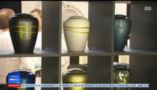 Oferte inedite pentru înmormântări: sicrie din frunze de bananier și urne biodegradabile