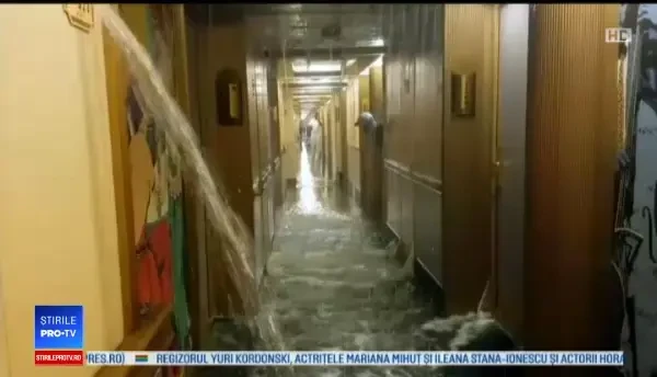Momente de groază pe un vas de croazieră. Apa a ajuns până la etajul nouă