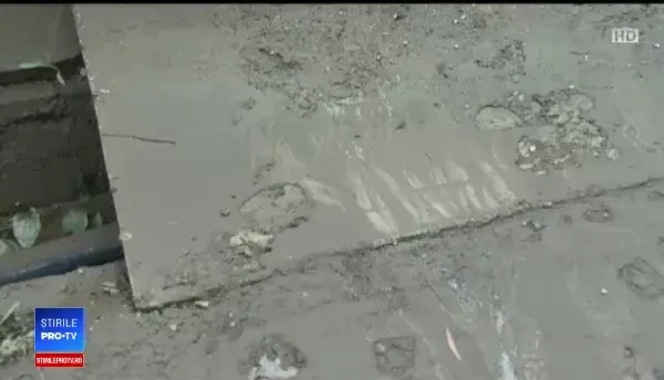 Dezastru în Pitești după o ploaie torențială. Pagubă de 10.000 de lei în casa unei familii