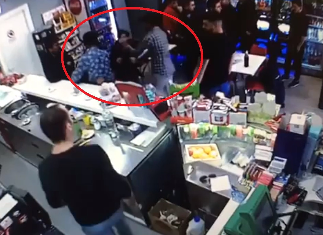 Un barman român a fost bătut de 4 mafioți italieni într-un bar din Roma