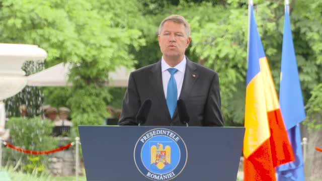 Iohannis: Ne înclinăm cu respect şi recunoștință în fața celor care s-au jertfit