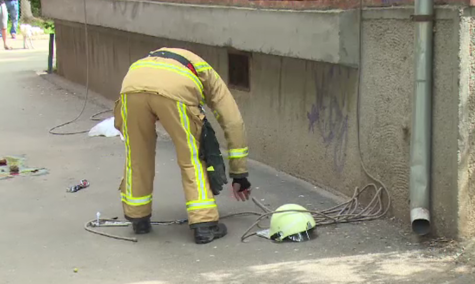 Scene șocante în Oradea. Un alpinist utilitar a murit după ce a căzut în gol