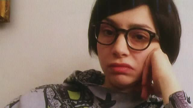 Românii ajunși în străinătate, bolnavi de depresie, se vindecă online. Cât costă o ședință