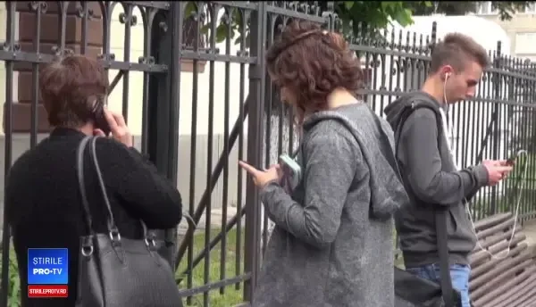 Cu toaletele în curte, dar conectați la internet. Românii, în topul popoarelor dependente de tehnologie