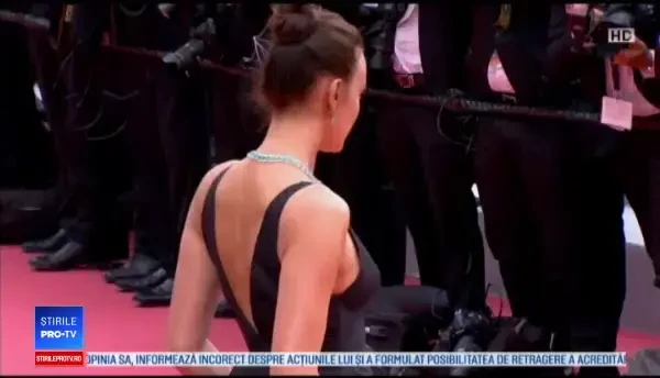 Cannes 2018. Catrinel Menghia, alături de Julianne Moore şi Cristoph Waltz, pe covorul roşu