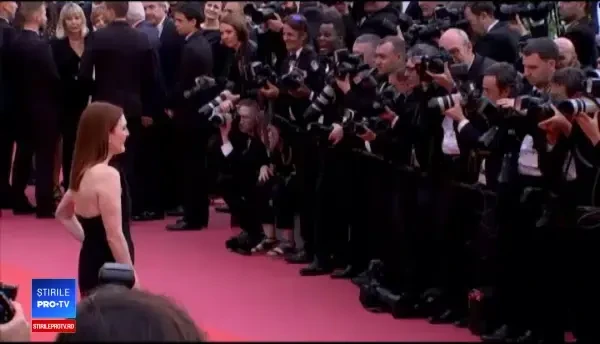 Cannes 2018. Catrinel Menghia, alături de Julianne Moore şi Cristoph Waltz, pe covorul roşu