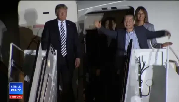 Cei trei americani eliberați din Coreea de Nord s-au întors acasă. Au fost întâmpinați de Donald și Melania Trump