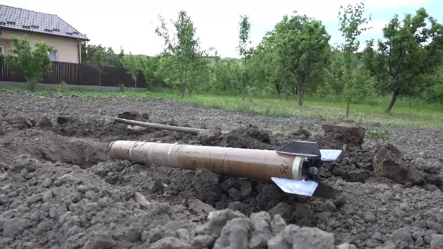 Panică în Botoșani, după ce două rachete antigrindină s-au prăbușit în curțile unor oameni