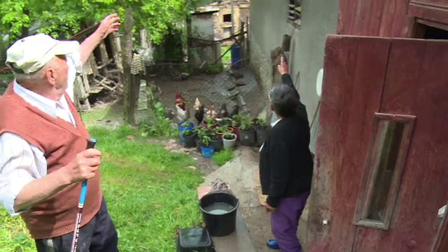 Bătrâni păcăliți prin metoda „acoperișul”: „Plouă, curge apa, a intrat în beci”