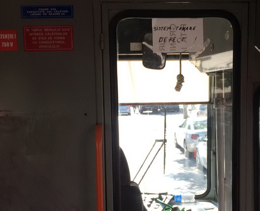 Sistemul de taxare RATB s-a defectat și a fost oprit. Pasagerii călătoresc gratuit