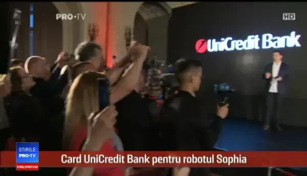 (P) UniCredit Bank a oferit, în premieră, primul card de credit unui robot