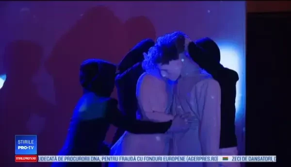 Păpuși aduse la viață, pe o scenă din centrul Timișoarei: „Regret că am rimel”