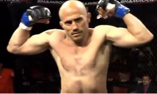 Un luptător de MMA a fost făcut knockout într-un meci de doar 10 secunde. VIDEO