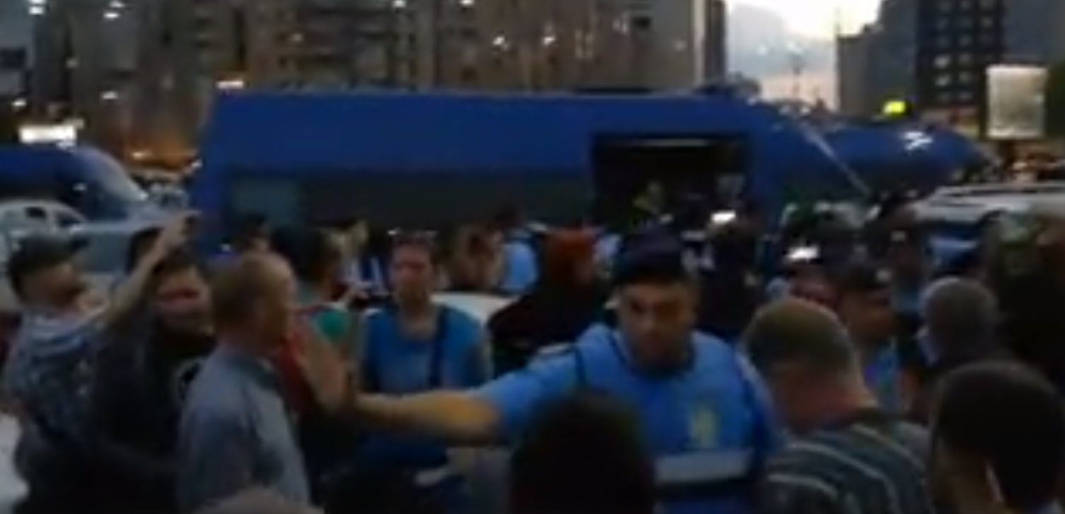 Incidente în Piața Victoriei. Câțiva protestatari au intrat în conflict cu jandarmii: ”Sclavii!”