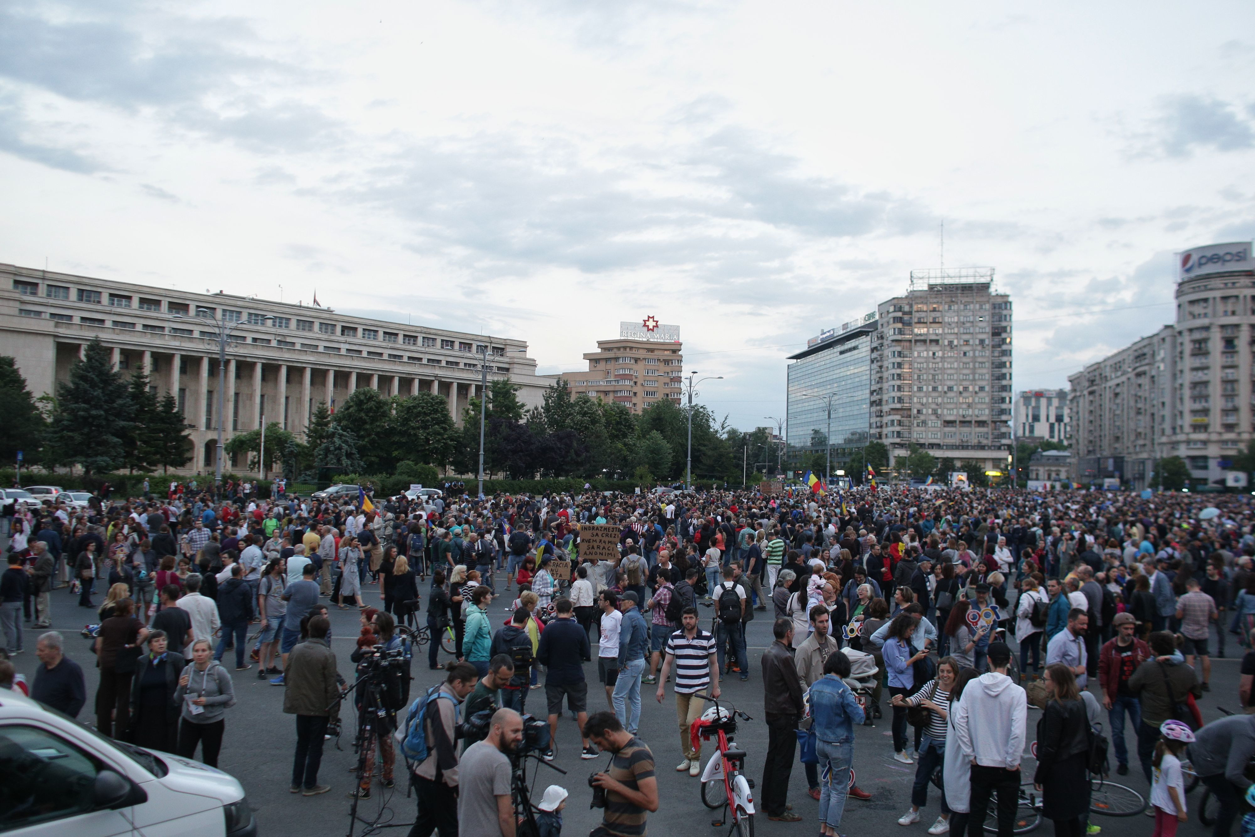 Filmul protestelor din Capitală și din țară. ”Ne-am săturat de incapabili, de minciună şi de hoţi"
