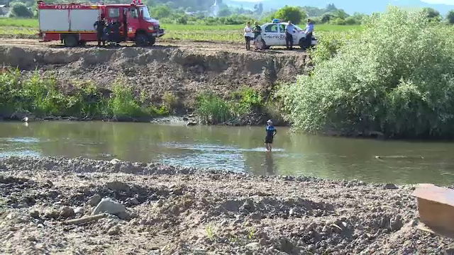 Descoperire sinistră în Bistriţa-Năsăud. Cadavrul unui bărbat, găsit în râul Şieu