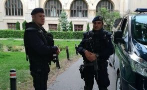 Explicația Jandarmeriei privind prezența echipajului înarmat la protestul din Piaţa Victoriei