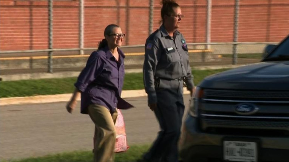 Femeia care și-a ucis soțul infidel, cu mașina, a fost eliberată din închisoare