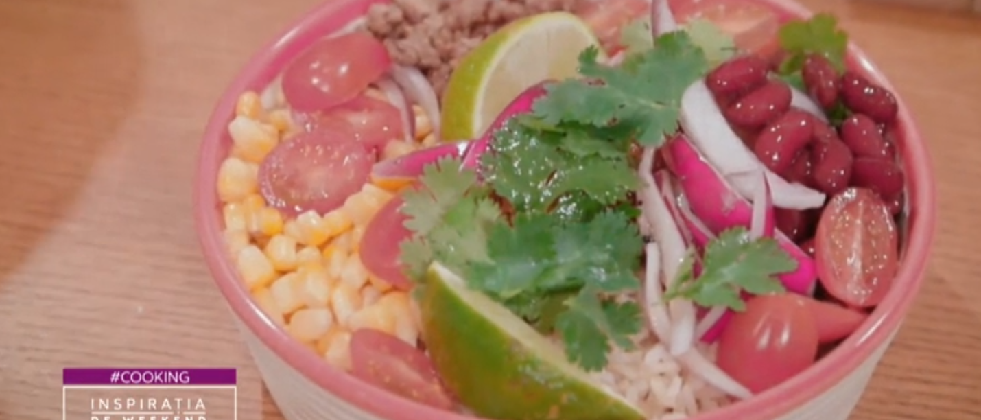 (P) Rețetă: Boluri mexicane cu carne de curcan, salată Caprese cu năut și spumă de ciocolată