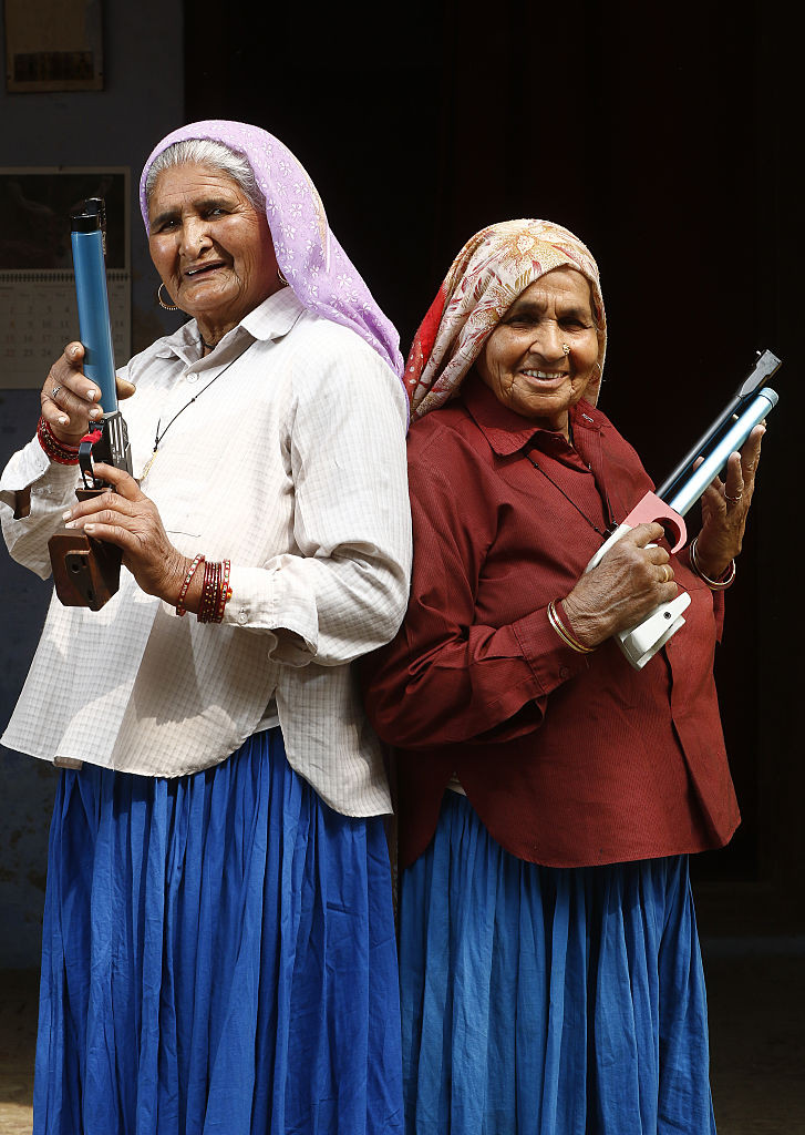 Trăgătoare de elită la vârsta de 86 de ani. Povestea lui Tomar, ”bunicuța revolver”