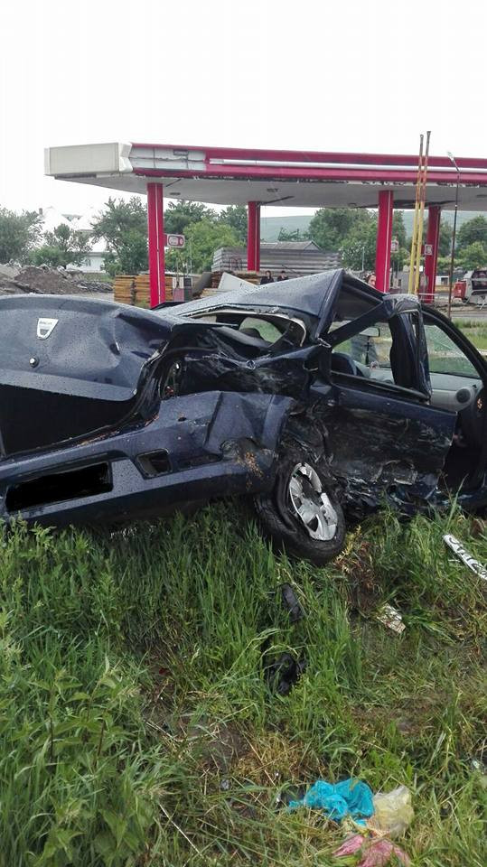 Un mort şi doi răniţi într-un accident rutier pe E85, în Suceava