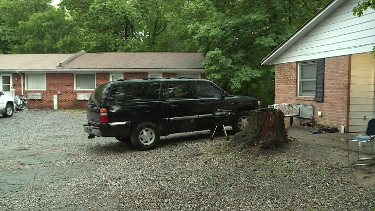 Gemeni de 5 luni, morți după ce au fost uitați de tatăl lor mai multe ore în mașină