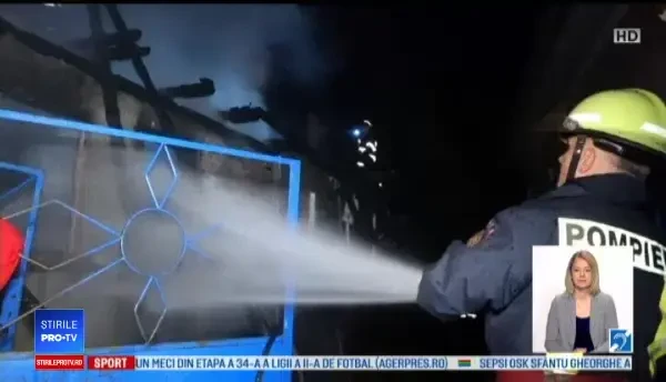 Noapte agitată pentru pompierii din țară. Zeci de oameni, afectați de incendii