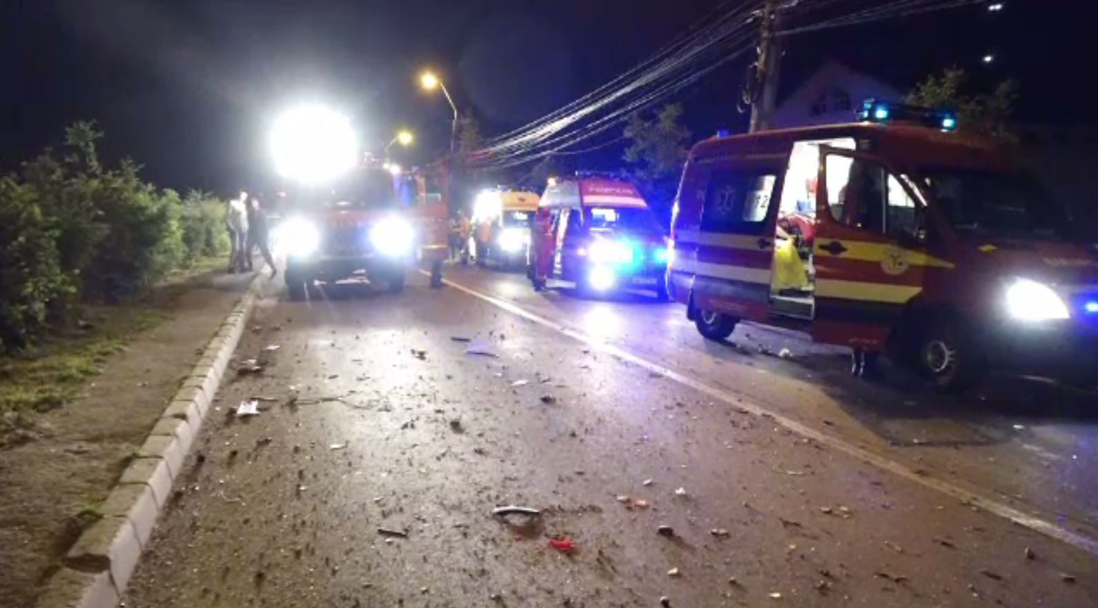 Șase persoane băgate în spital de un șofer de 21 de ani. ”S-o auzit o bubuitură”