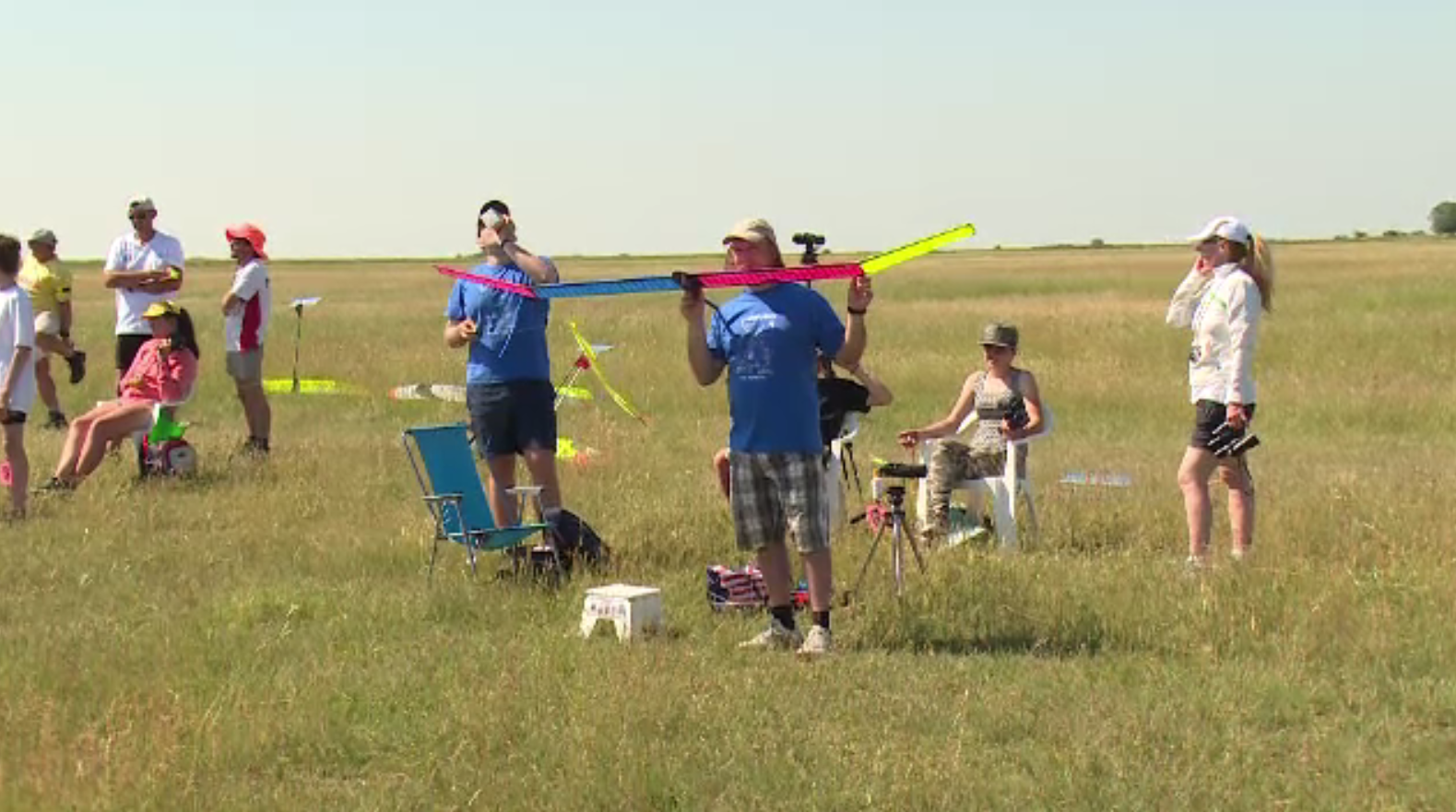 Aglomerație pe cerul din Salonta. Sute de avioane în miniatură s-au întrecut într-o competiție