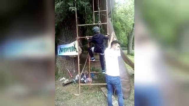 Un copil a căzut de la opt metri când încerca să se dea cu tiroliana în Craiova