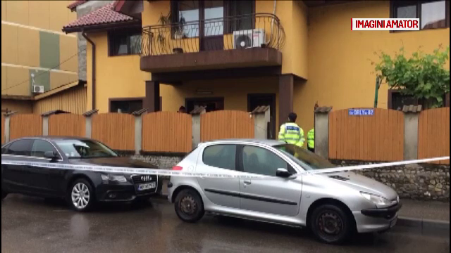 Un tânăr de 23 de ani și-a înjunghiat mortal tatăl. Crima a fost descoperită de soția victimei
