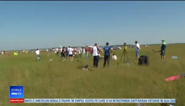 Aglomerație pe cerul din Salonta. Sute de avioane în miniatură s-au întrecut într-o competiție