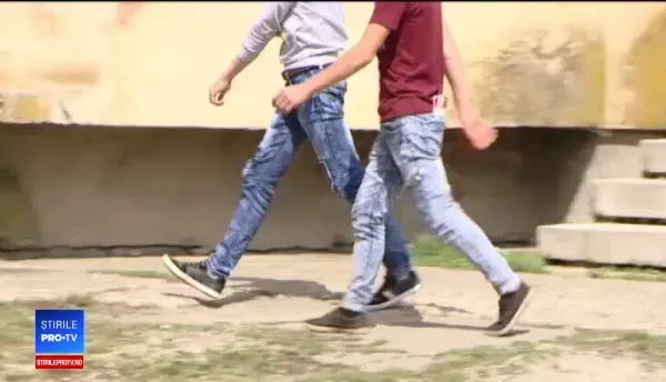 Bărbat din Iași, stropit în față cu o substanță toxică. Agresorii ar fi greşit uşa