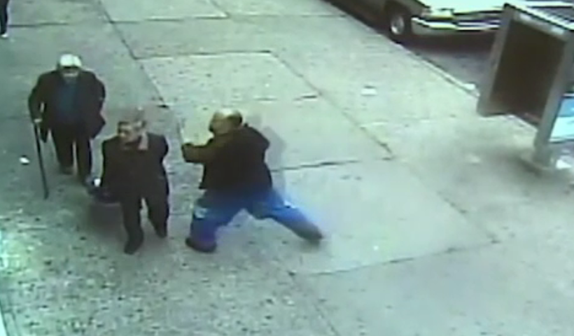 Un om al străzii, erou anonim pentru două femei atacate pe stradă de un bărbat