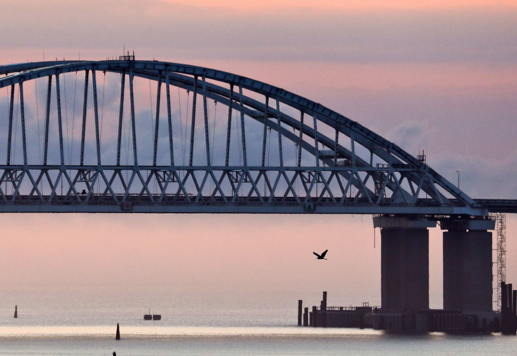 UE condamnă construirea podului din Crimeea. "O încălcare a suveranităţii Ucrainei"