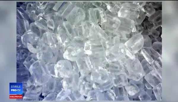 Fecale animale și zeci de bacterii, descoperite în cuburi de gheață. Reacția producătorilor