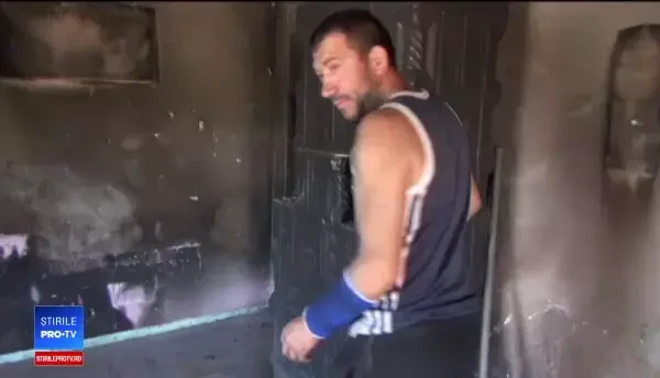 Un adolescent din Neamț și-a salvat frații dintr-un incendiu. Casa s-a făcut scrum