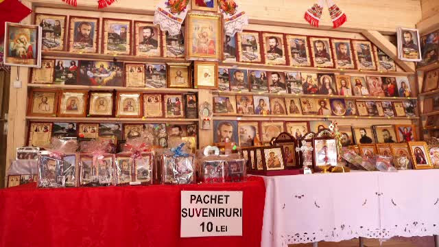 Acţiune a poliţiei împotriva "falselor icoane" cu Arsenie Boca. Deţinătorul mărcii a sunat la 112