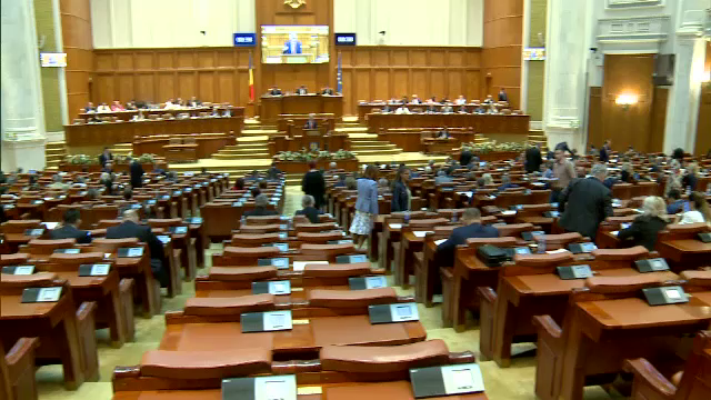 Camera Deputaţilor: Aleşii îşi păstrează mandatele dacă partidul fuzionează